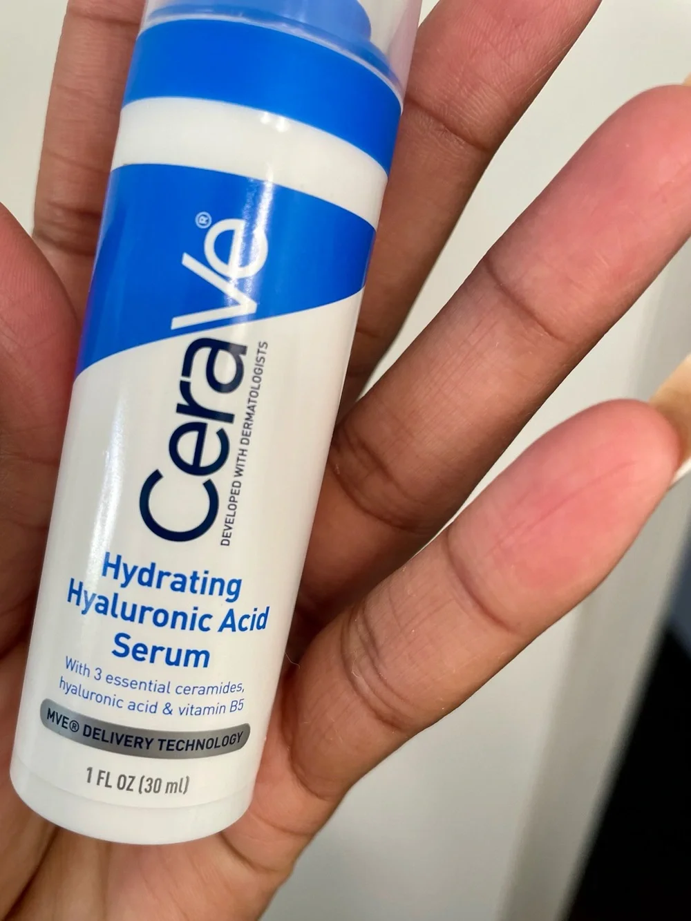 cerave Hyaluronic Hydration Serum - Blue & White